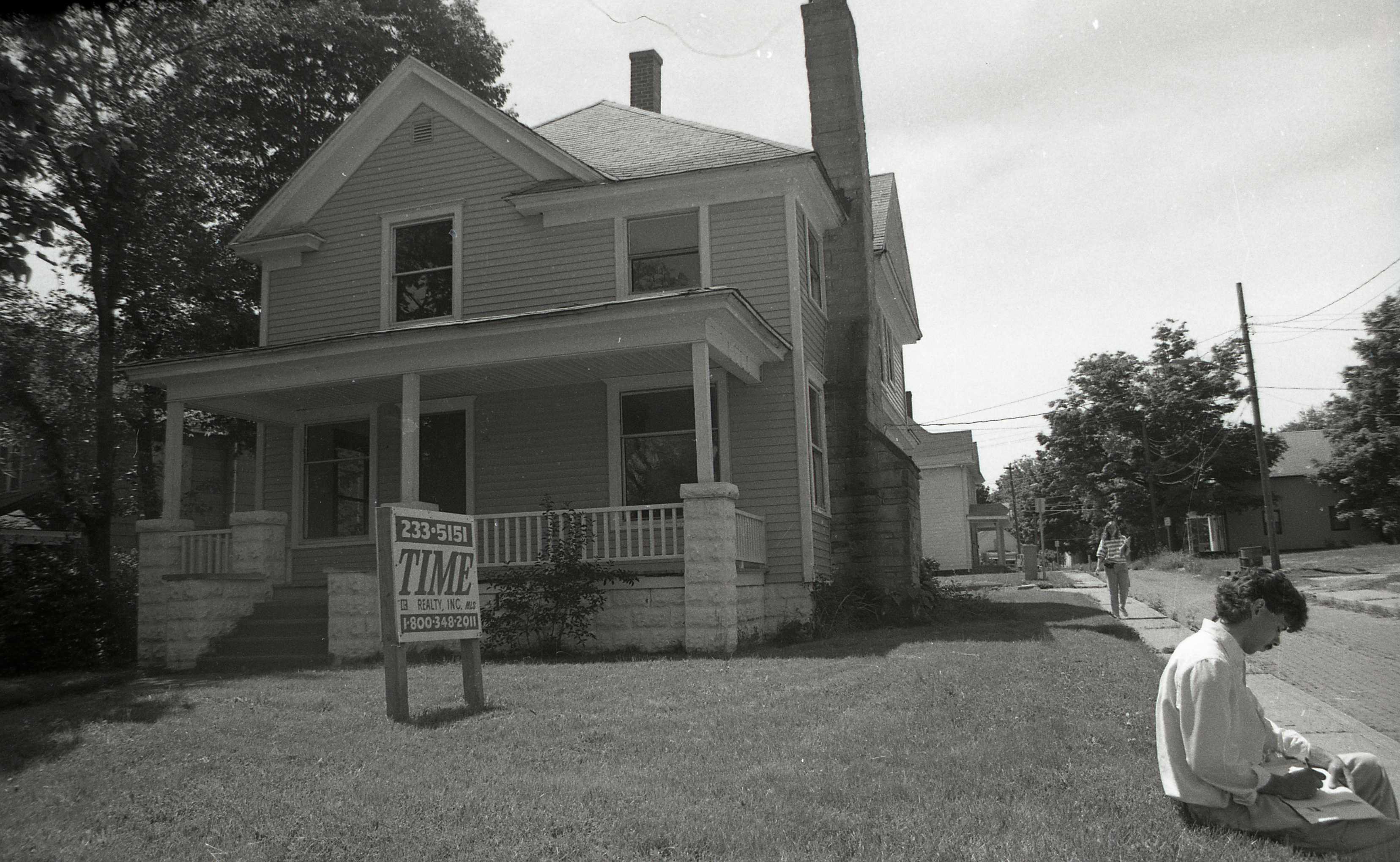 1352 Lincolnway East